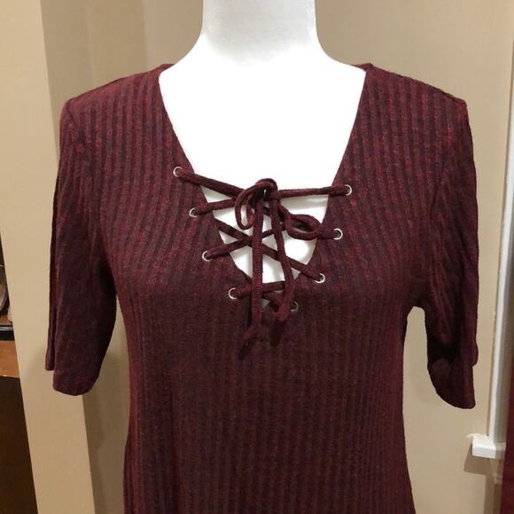 Adam Levine Maroon Ribbed Tunic Dress Short Sleeve V Neck Lace Up size M - Picture 1 of 9